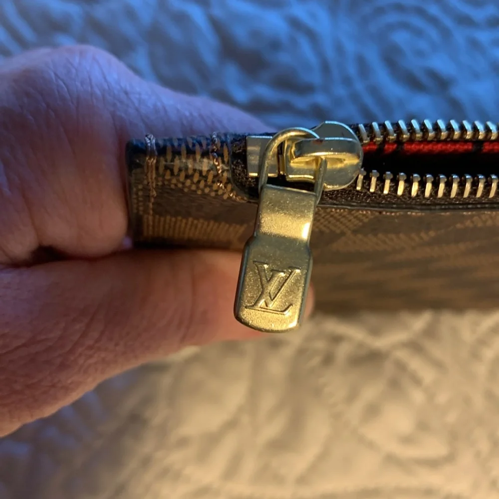 Louis Vuitton pouch - Picture 5 of 11